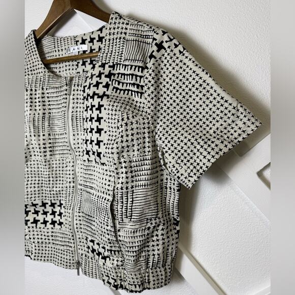 Cabi Coupe Bomber #931 Short Sleeve Black and Cream Abstract Zip Jacket Size L - Picture 3 of 14